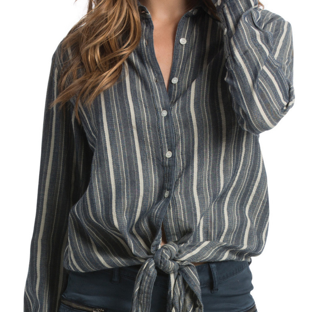 Elan button up tie front top in navy!